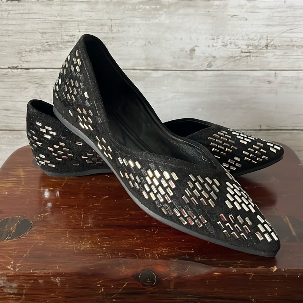 🆕 Sparky Black & Silver Slides